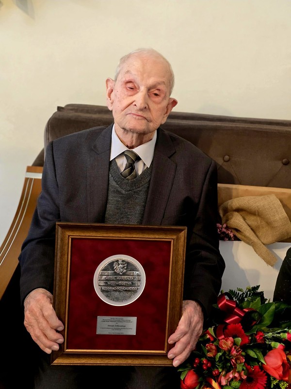 Wręczenie medalu Unitas Durat Henrykowi Ziółkowskiemu, fot. UMWKP