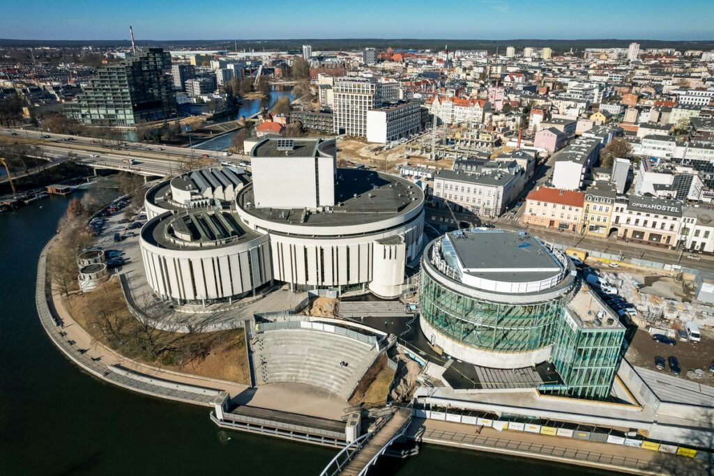 Rozbudowa Opery Nova w obiektywie Tomasza Czachorowskiego/eventphoto (dla UMWKP)