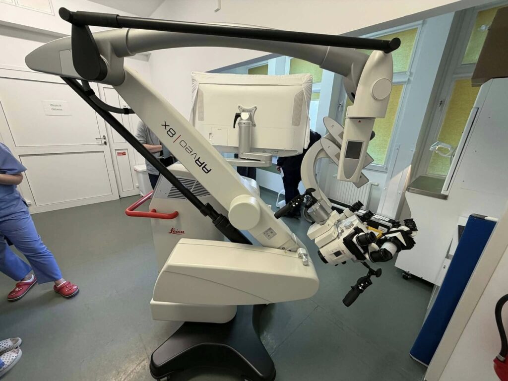 Newly purchased operating microscope, photo by WSS