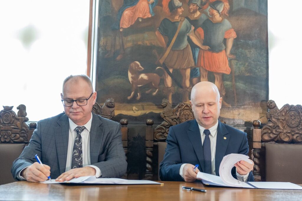 Contract signing ceremony, photo by Mikołaj Kuras for UMWKP