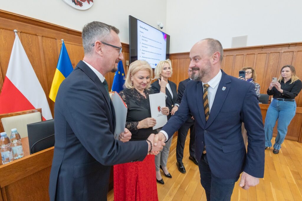 Uroczyste rozdanie umów, fot. Mikołaj Kuras dla UMWKP