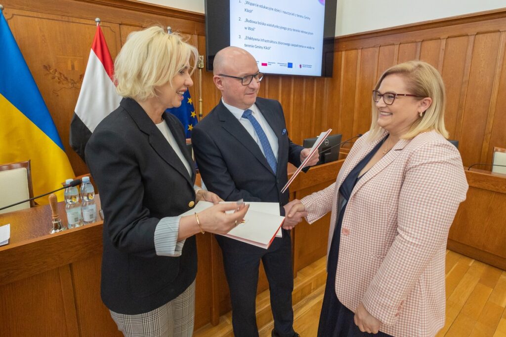 Uroczyste rozdanie umów, fot. Mikołaj Kuras dla UMWKP