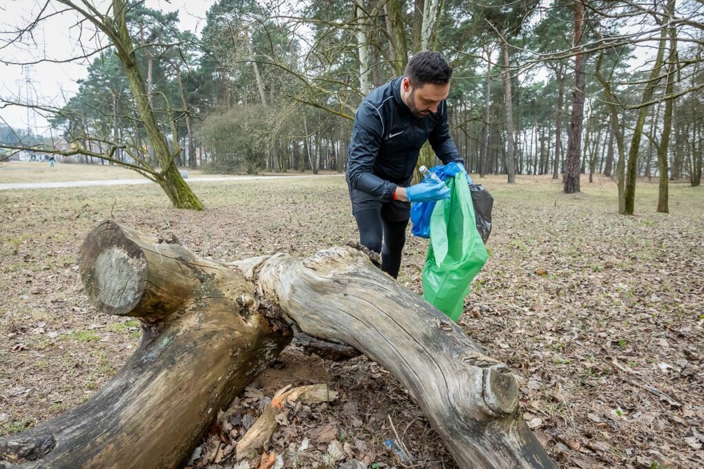 Kujawsko-Pomorski Plogging w Bydgoszczy, fot. Tomasz Czachorowski/eventphoto.com.pl dla UMWKP