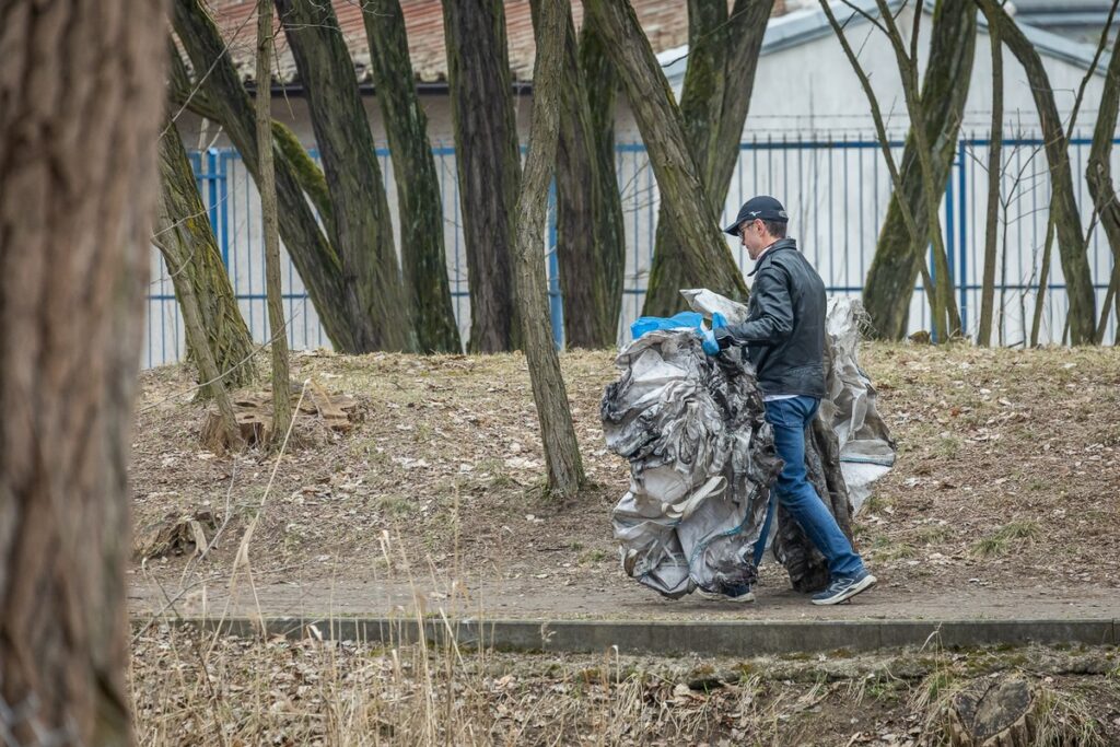 Kujawsko-Pomorski Plogging w Bydgoszczy, fot. Tomasz Czachorowski/eventphoto.com.pl dla UMWKP