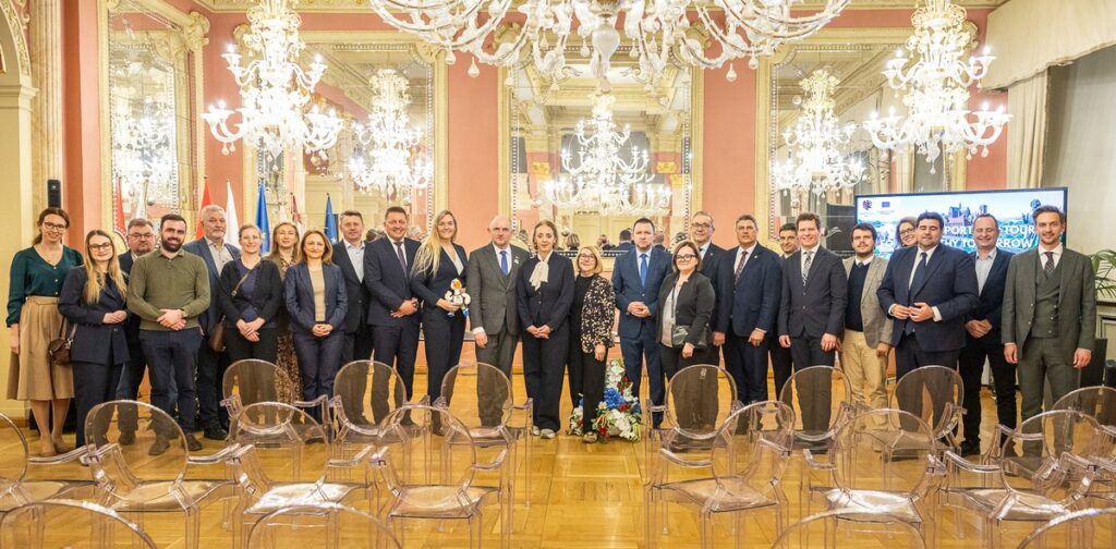 Seminarium CoR NAT Commission w Toruniu, fot. Szymon Zdziebło/tarantoga dla UMWKP