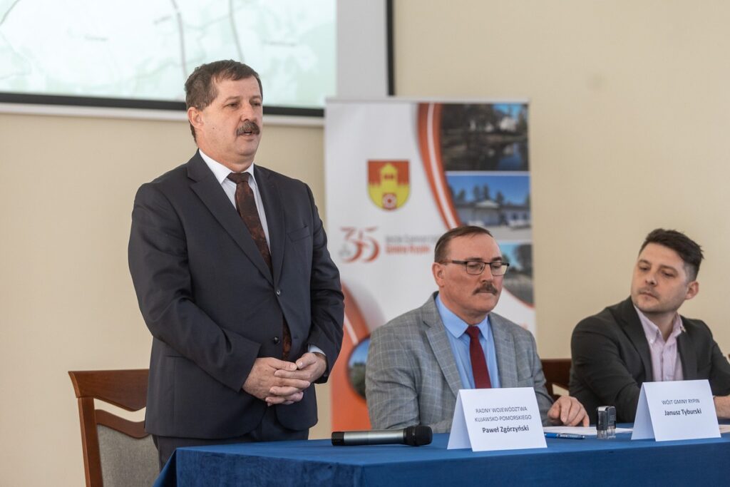 Podpisanie decyzji środowiskowej w sprawie budowy obwodnicy Rypina, fot. Szymon Zdziebło/tarantoga.pl dla UMWKP