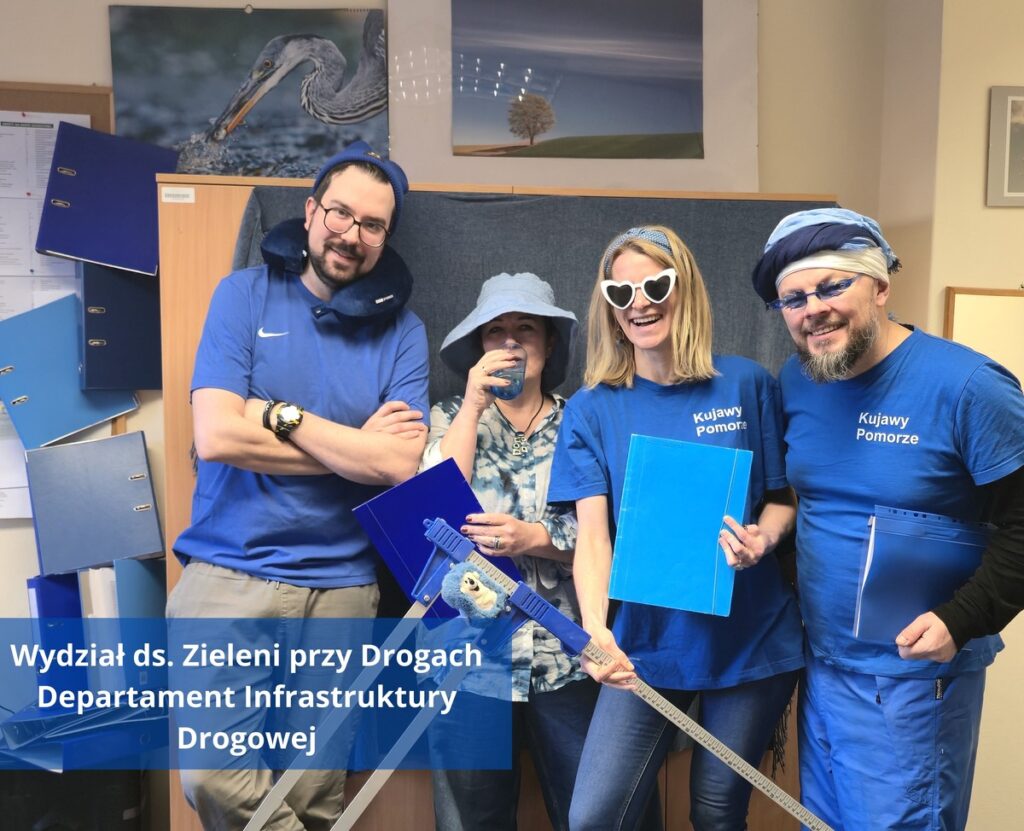Pracownicy Wydziału ds. Zieleni przy Drogach Departamentu Infrastruktury Drogowej, zdjęcie na konkurs „Odczarujmy Blue Monday” 2026