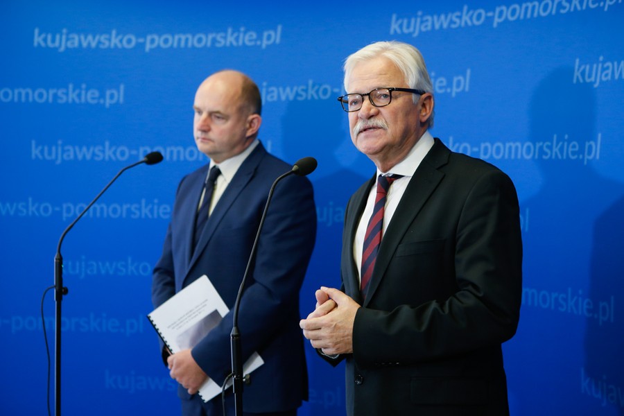 20.09.2017 r. Marszałek Piotr Całbecki i poseł do Parlamentu Europejskiego podczas spotkania w Urzędzie Marszałkowskim rozmawiali na temat wsparcia na rzecz poszkodowanych w nawałnicach, fot. Mikołaj Kuras dla UMWP