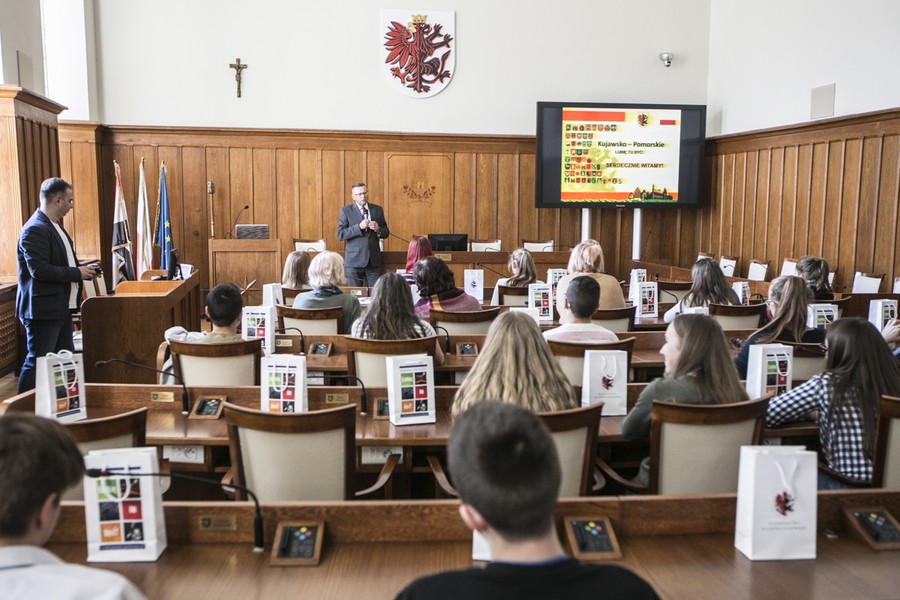 19.09.2017 r., Dzieci z Litwy odwiedziły Urząd Marszałkowski w Toruniu, fot. Andrzej Goiński/UMWKP