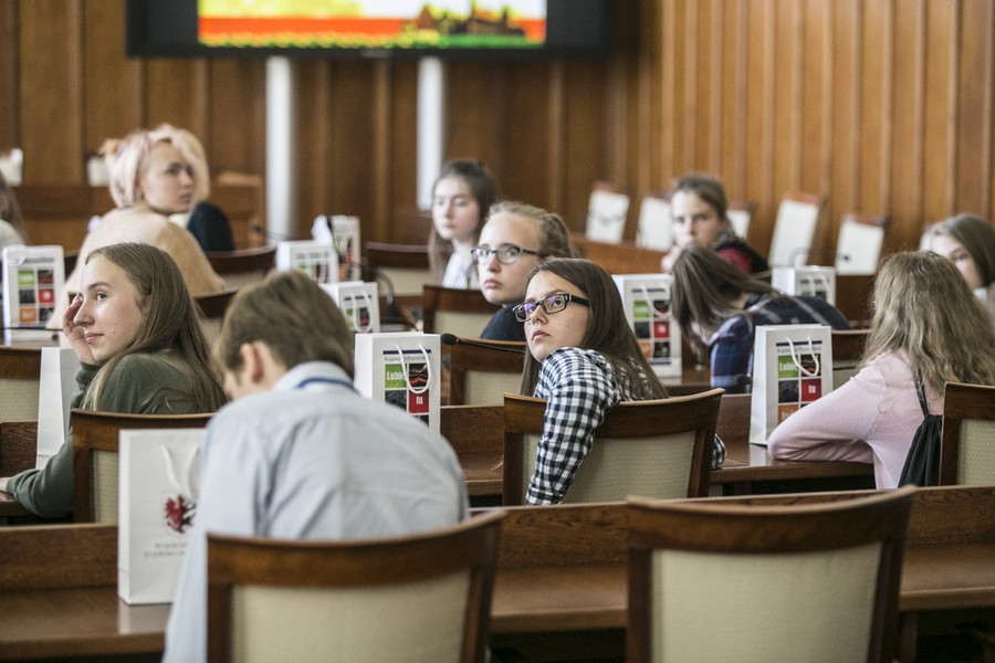 19.09.2017 r., Dzieci z Litwy odwiedziły Urząd Marszałkowski w Toruniu, fot. Andrzej Goiński/UMWKP
