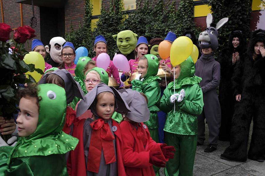 14.10.2017 r., Parada inaugurująca Międzynarodowy Festiwal Teatrów Lalek „Spotkania” w Toruniu, fot. Wojtek Szabelski/UMT