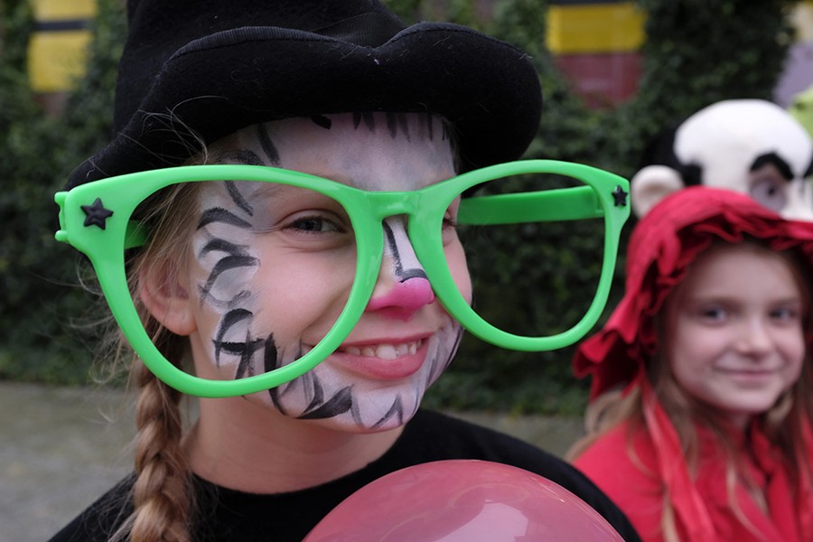 14.10.2017 r., Parada inaugurująca Międzynarodowy Festiwal Teatrów Lalek „Spotkania” w Toruniu, fot. Wojtek Szabelski/UMT