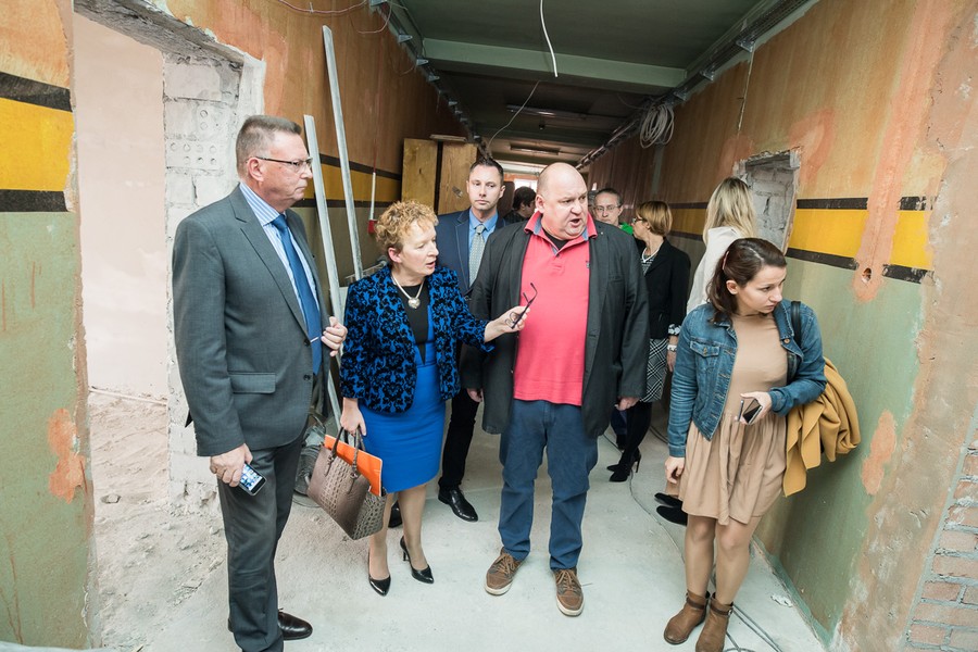 18.10.2017 r., Konferencja prasowa w Kujawsko-Pomorskim Specjalnym Ośrodku Szkolno-Wychowawczym Nr 1 dla Dzieci i Młodzieży Słabo Widzącej i Niewidomej im. Louisa Braille'a w Bydgoszczy dotyczyła realizacji inwestycji w marszałkowskich jednostkach edukacyjnych. W ośrodku Braille’a trwa remont dwunastu pracowni i budowa dwóch nowych warsztatów do nauki zawodu, fot. Tymon Markowski dla UMWKP