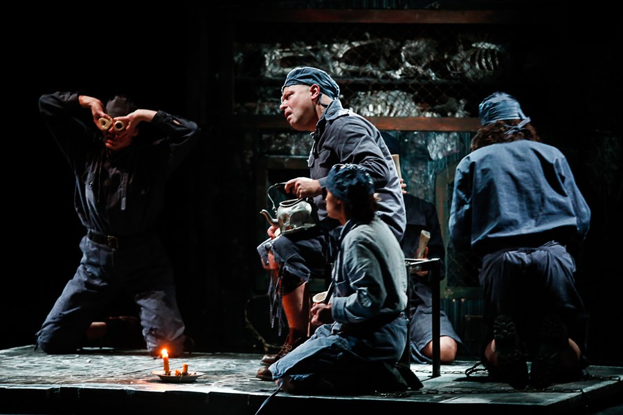 21.10.2017 r., W ramach zakończenia Międzynarodowego Festiwalu Teatrów Lalek „Spotkania” Teatr Wierszalin z Supraśla wystawił sztukę ,,Dziady. Noc druga” , fot. Mikołaj Kuras