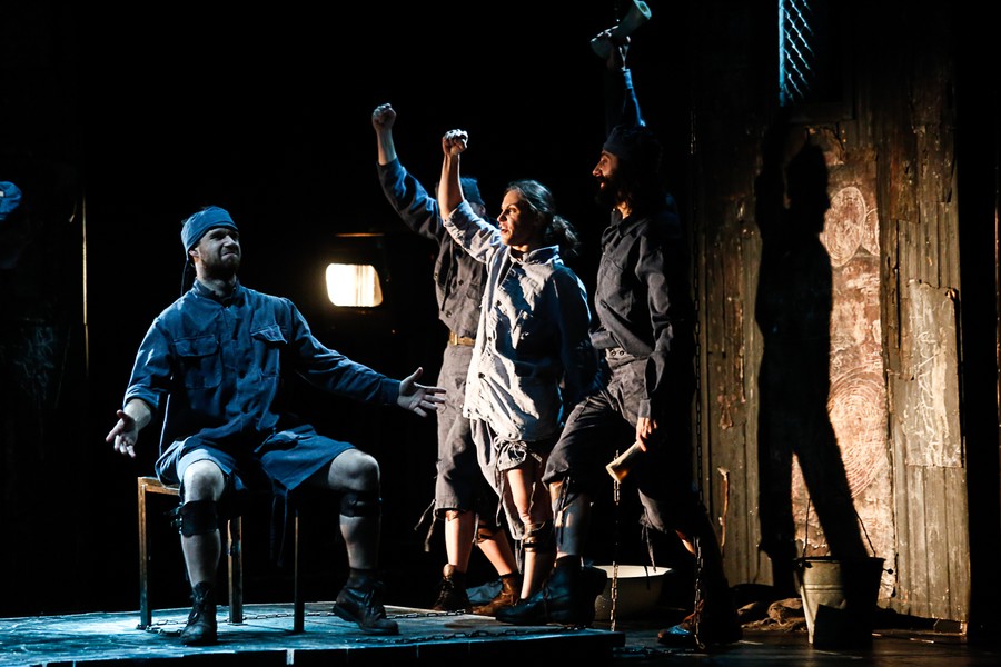 21.10.2017 r., W ramach zakończenia Międzynarodowego Festiwalu Teatrów Lalek „Spotkania” Teatr Wierszalin z Supraśla wystawił sztukę ,,Dziady. Noc druga” , fot. Mikołaj Kuras