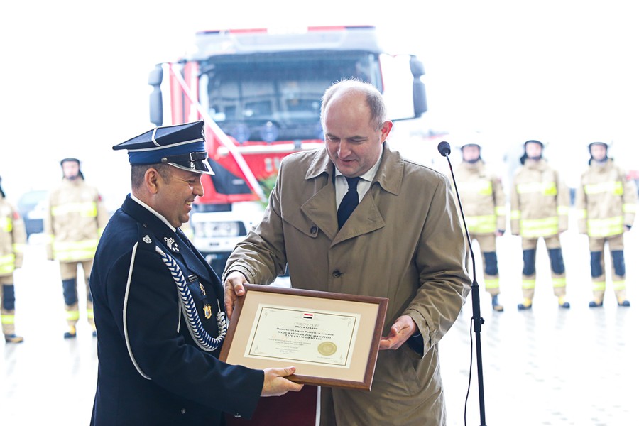 22.10.2017 r., Przekazanie wozu strażackiego OSP w Łubiance, fot. Mikołaj Kuras