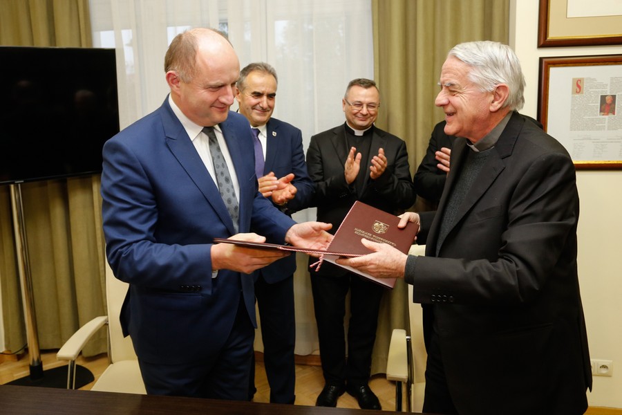 25.10.2017 r., Wizyta o. Federico Lombardiego SJ, przewodniczącego watykańskiej Fundacji Josepha Ratzingera Benedykta XVI, fot. Mikołaj Kuras