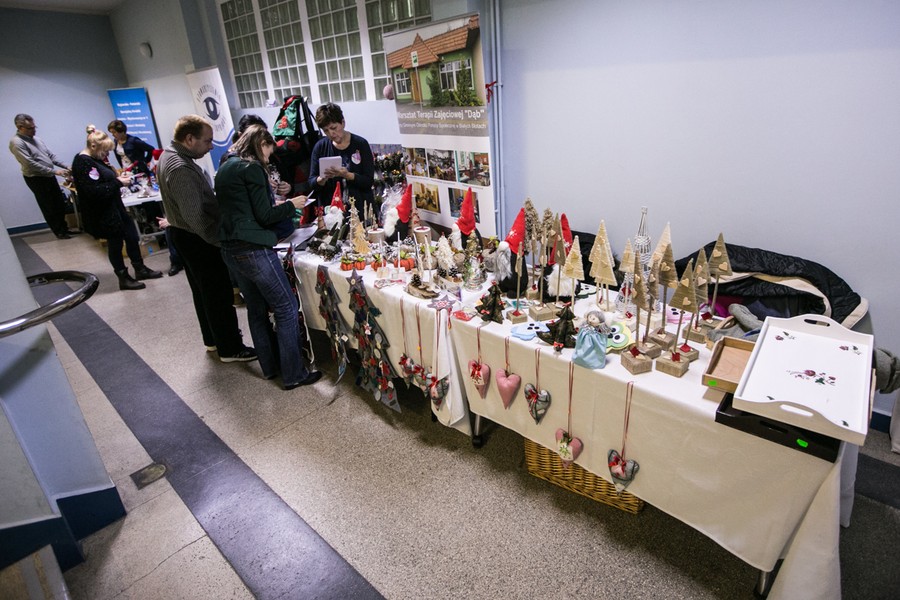 05.12.2017, Świąteczna wystawa osób niepełnosprawnych w Urzędzie Marszałkowskim, fot. Łukasz Piecyk i Andrzej Goiński