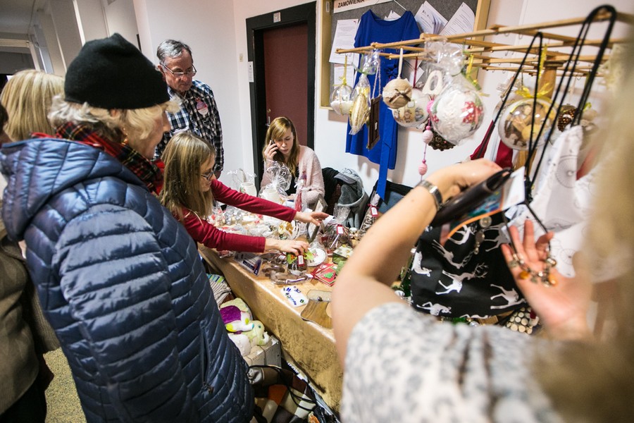 05.12.2017, Świąteczna wystawa osób niepełnosprawnych w Urzędzie Marszałkowskim, fot. Łukasz Piecyk i Andrzej Goiński