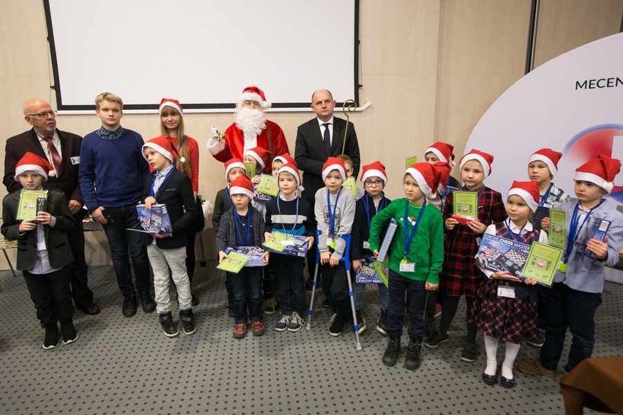 06.12.2017, Święty Mikołaj poprowadził do boju najlepszych młodych szachistów z naszego województwa przeciwko drużynie marszałka Piotra Całbeckiego, fot. Andrzej Goiński