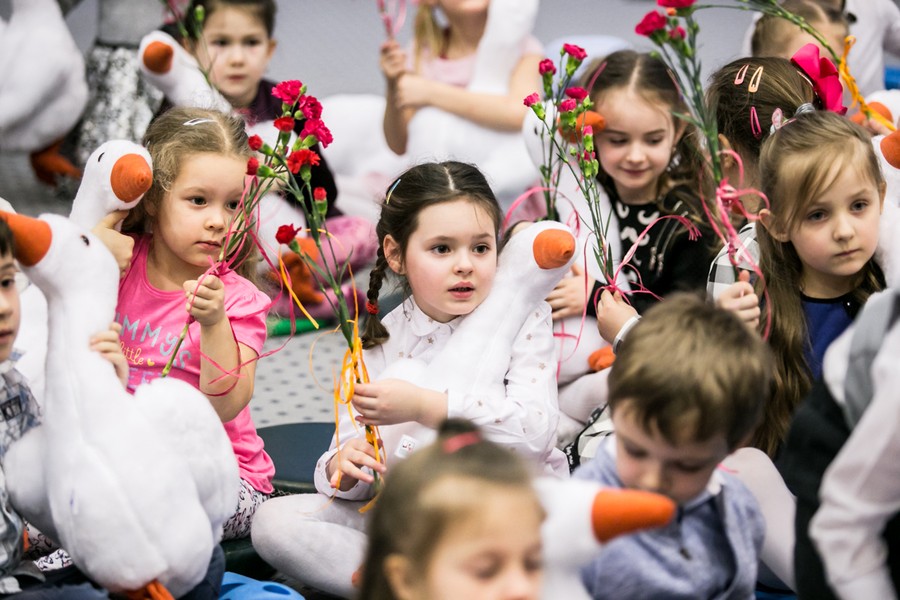 07.03.2018 – Spotkanie marszałka Piotra Całbeckiego z maluchami i ich opiekunami z placówek prowadzonych przez beneficjentów wsparcia z RPO, fot. Andrzej Goiński