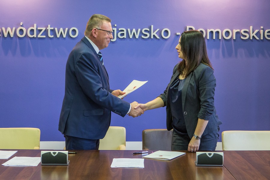 12.04.2018 Podpisanie umów o dofinansowanie projektów z Caritas Diecezji Toruńskiej oraz Bydgoskim Klastrem Przemysłowym, fot. Szymon Zdziebło/tarantoga.pl