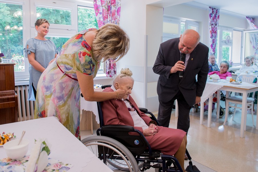 Wizyta wicemarszałka Dariusza Kurzawy u Władysławy Stępień, fot. Łukasz Piecyk