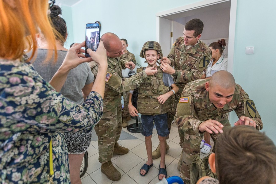Spotkanie żołnierzy z małymi pacjentami Wojewódzkiego Szpitala Zespolonego w Toruniu, fot. Szymon Zdziebło/Tarantoga.pl