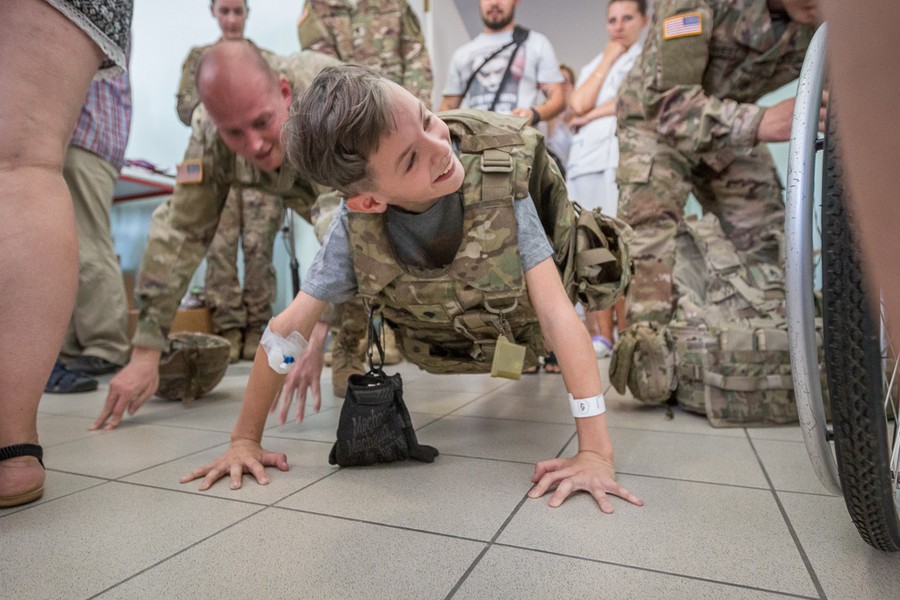 Spotkanie żołnierzy z małymi pacjentami Wojewódzkiego Szpitala Zespolonego w Toruniu, fot. Szymon Zdziebło/Tarantoga.pl