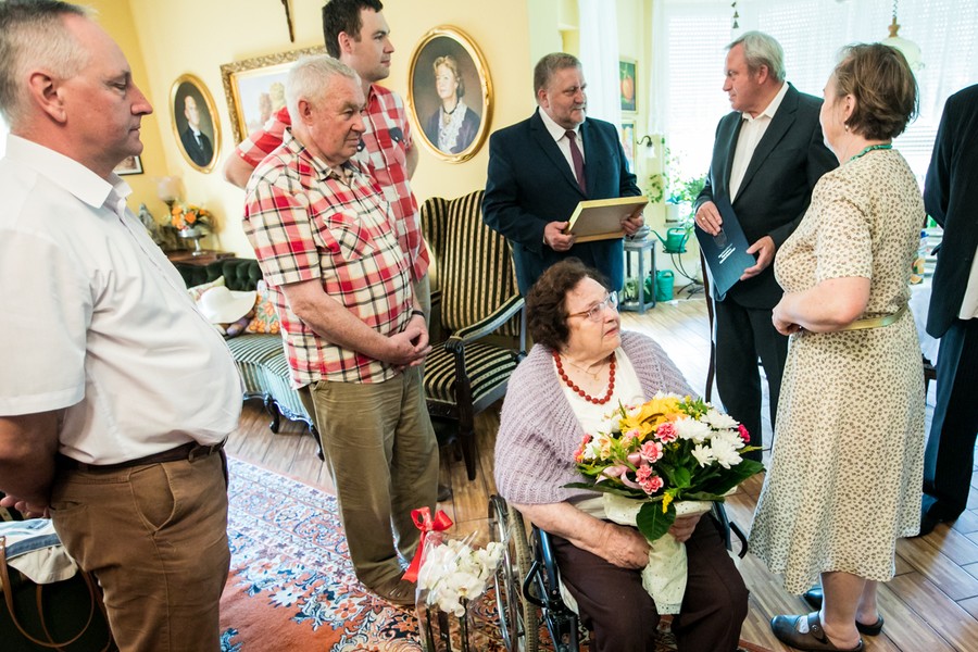 Wizyta członka zarządu województwa Sławomira Kopyścia u Heleny Przybysz, fot. Andrzej Goiński