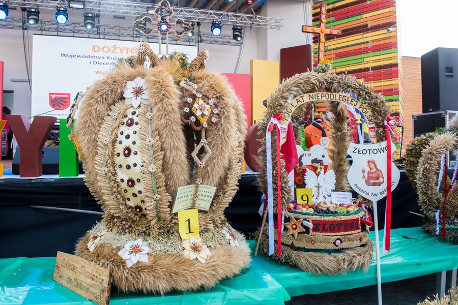 Prezentacja wieńców podczas dożynek wojewódzko-diecezjalnych w Wąbrzeźnie, fot. Łukasz Piecyk