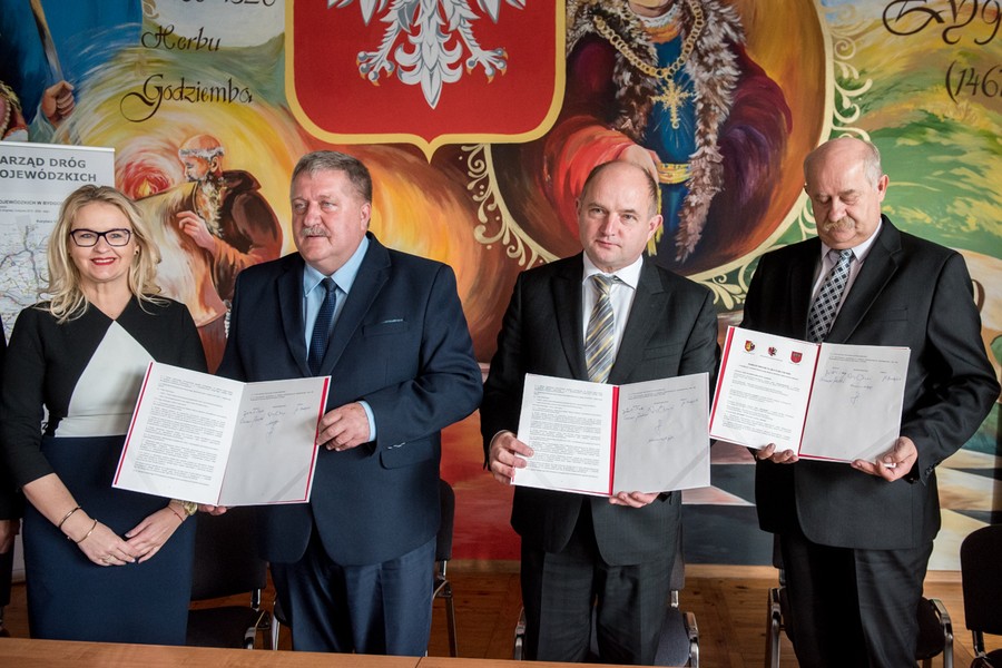 Uroczyste podpisanie porozumienia o finansowaniu budowy obwodnicy Lubrańca, fot. Łukasz Piecyk