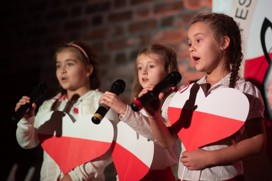 Finał XV Wojewódzkiego Festiwalu Pieśni Patriotycznej „Tobie Polsko” na Zamku Bierzgłowskim, fot. Łukasz Piecyk