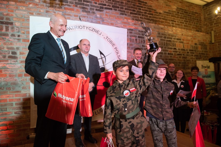 Finał XV Wojewódzkiego Festiwalu Pieśni Patriotycznej „Tobie Polsko” na Zamku Bierzgłowskim, fot. Łukasz Piecyk