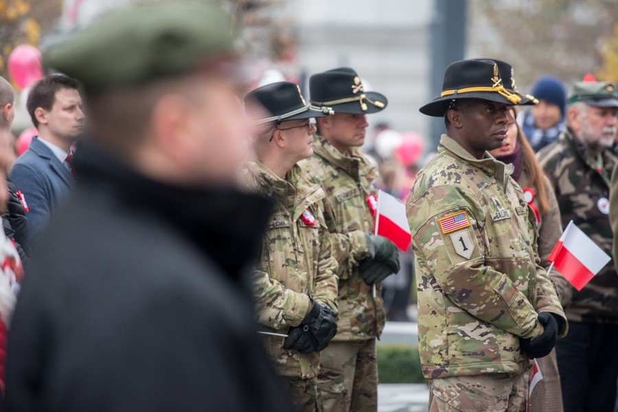 Uroczystość odsłonięcia tablicy pamiątkowej w związku z setną rocznicą odzyskania niepodległości przed Urzędem Marszałkowskim, fot. Łukasz Piecyk