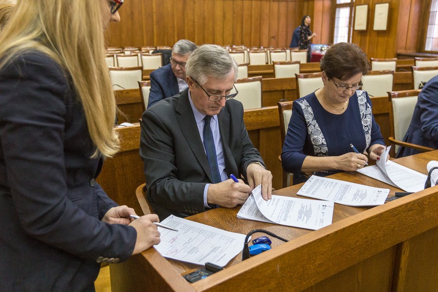 Uroczystość wręczenia umów o dofinansowanie w ramach RPO, fot. Szymon Zdziełbo/Tarantoga.pl