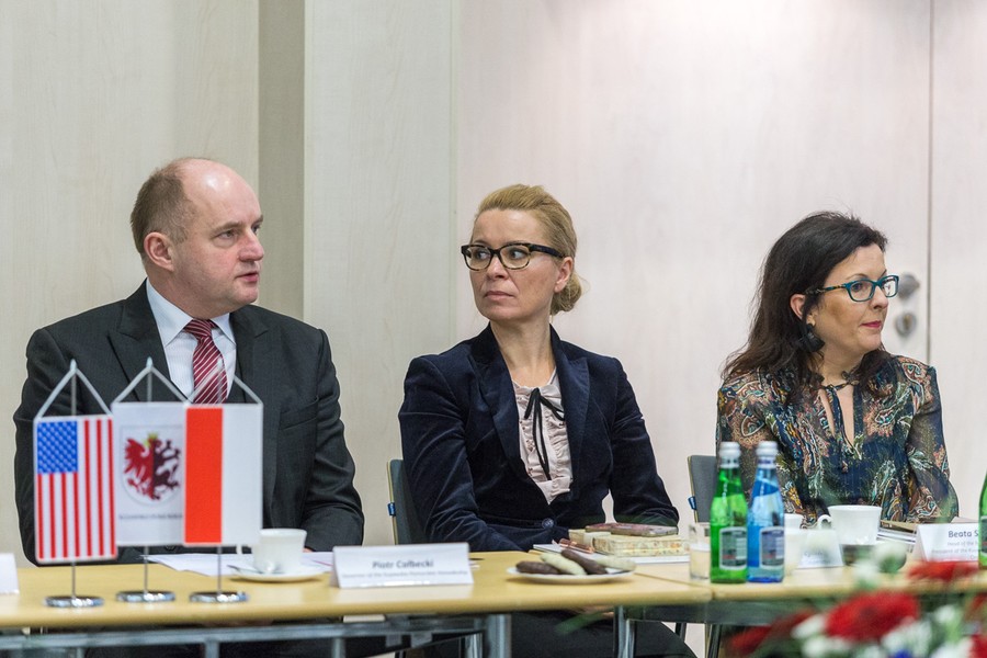 Amerykańscy żołnierze 1. Batalionu 5. Pułku Artylerii Polowej w Urzędzie Marszałkowskim, fot. Mikołaj Kuras.