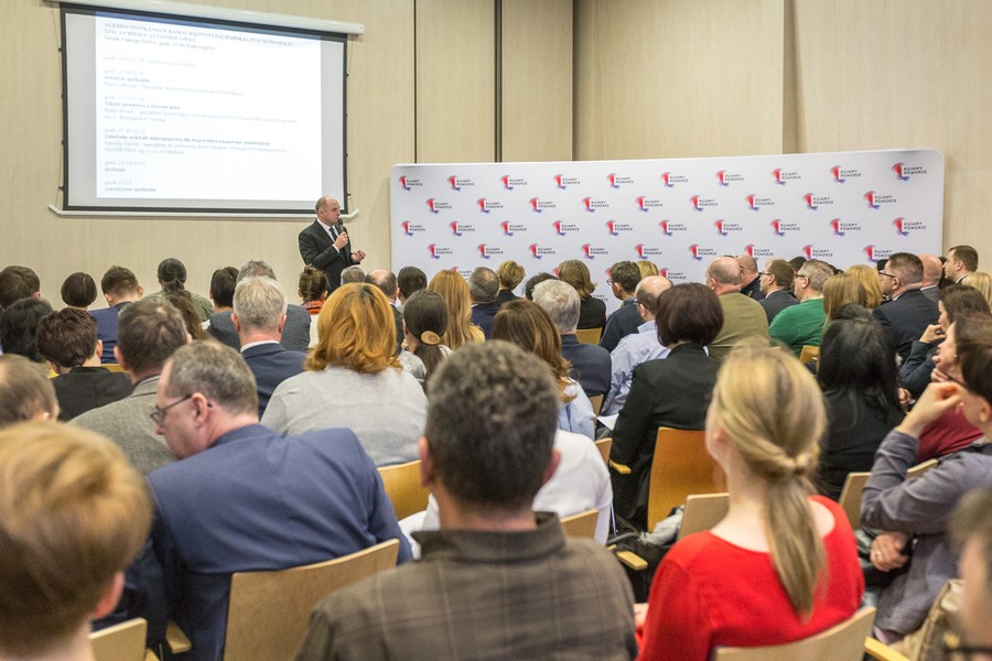 We wtorek 5 lutego odbyły się pierwsze konsultacje społeczne uchwały antysmogowej dla naszego województwa, fot. Szymon Zdziebło/tarantoga.pl