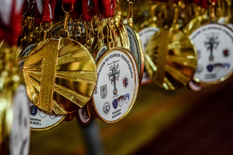 W sobotę 16 lutego w Kruszwicy odbyła się impreza „100 kilometrów na stulecie niepodległości”, podczas której 130 uczestników pokonało dystans 100 km na egrometrach wioślarskich, w myśl hasła „Kręcimy kilometry dla Niepodległej”, fot. Urząd Miejski w Kruszwicy