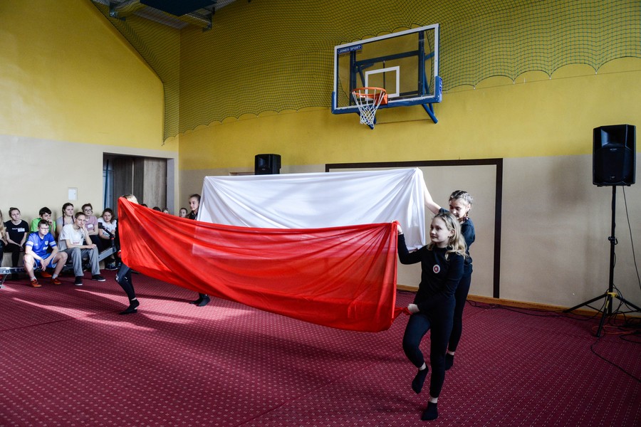 W sobotę 16 lutego w Kruszwicy odbyła się impreza „100 kilometrów na stulecie niepodległości”, podczas której 130 uczestników pokonało dystans 100 km na egrometrach wioślarskich, w myśl hasła „Kręcimy kilometry dla Niepodległej”, fot. Urząd Miejski w Kruszwicy