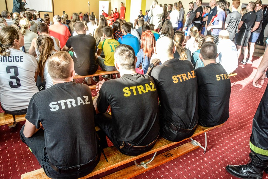 W sobotę 16 lutego w Kruszwicy odbyła się impreza „100 kilometrów na stulecie niepodległości”, podczas której 130 uczestników pokonało dystans 100 km na egrometrach wioślarskich, w myśl hasła „Kręcimy kilometry dla Niepodległej”, fot. Urząd Miejski w Kruszwicy