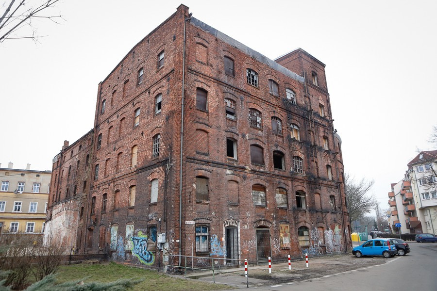 Marszałek Piotr Całbecki i prezydent Grudziądza Maciej Glamowski podpisali list intencyjny w sprawie powołania instytucji kultury w grudziądzkim Młynie Górnym, fot. Mikołaj Kuras dla UMWKP