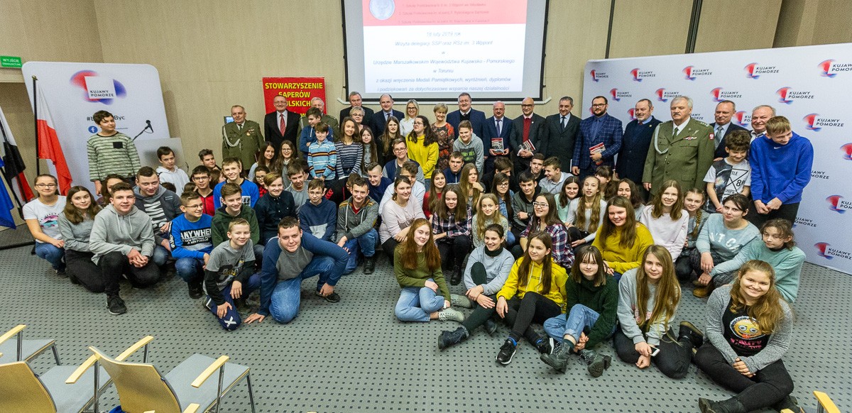 Wręczenie wyróżnień od Stowarzyszenia Saperów Polskich, fot. Szymon Zdziebło/tarantoga.pl