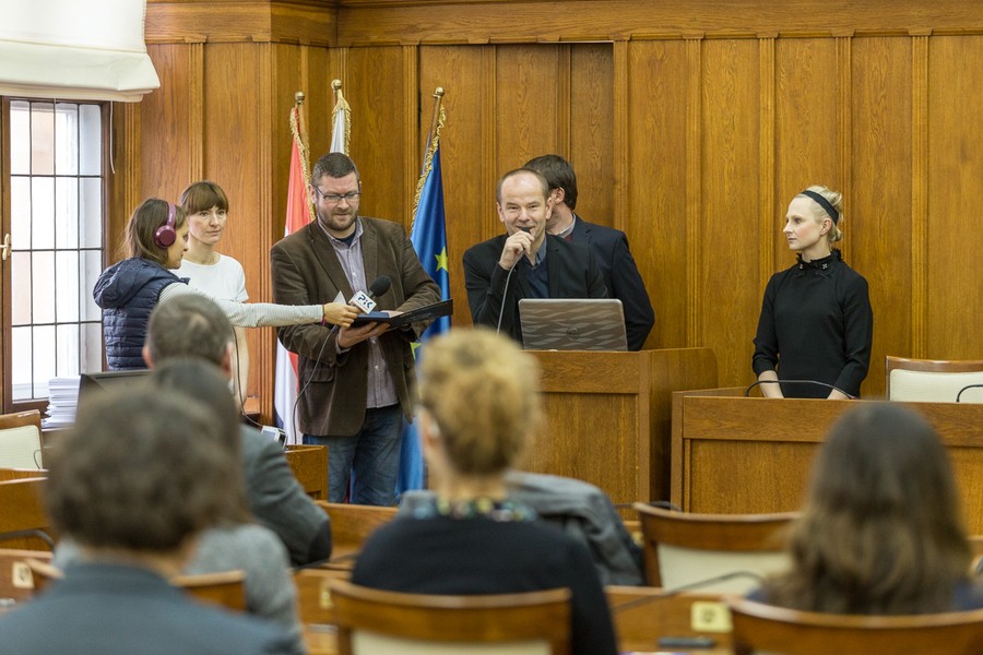 Dyktando dla urzędników samorządowych w Urzędzie Marszałkowskim, fot. Szymon Zdziebło/tarantoga.pl
