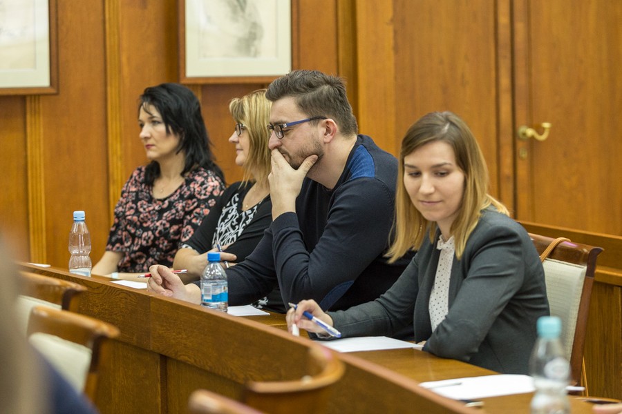 Dyktando dla urzędników samorządowych w Urzędzie Marszałkowskim, fot. Szymon Zdziebło/tarantoga.pl