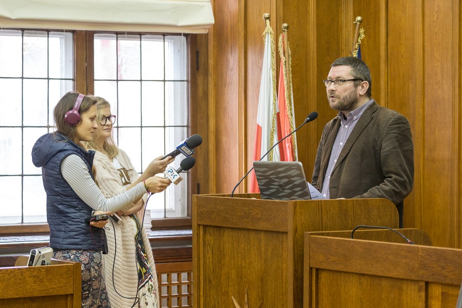 Dyktando dla urzędników samorządowych w Urzędzie Marszałkowskim, fot. Szymon Zdziebło/tarantoga.pl