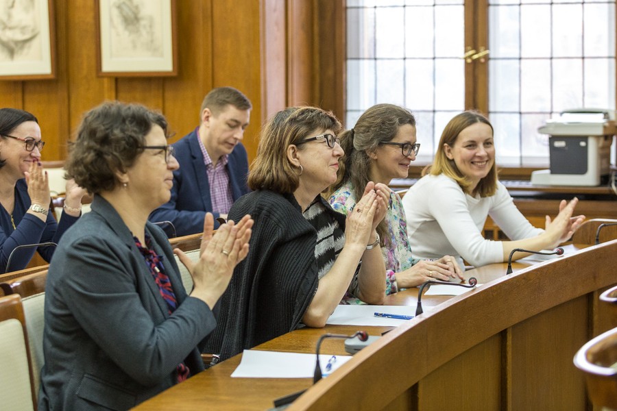 Dyktando dla urzędników samorządowych w Urzędzie Marszałkowskim, fot. Szymon Zdziebło/tarantoga.pl