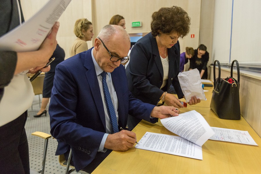 Podpisanie umów z RPO WK-P, fot. Szymon Zdziebło/tarantoga.pl