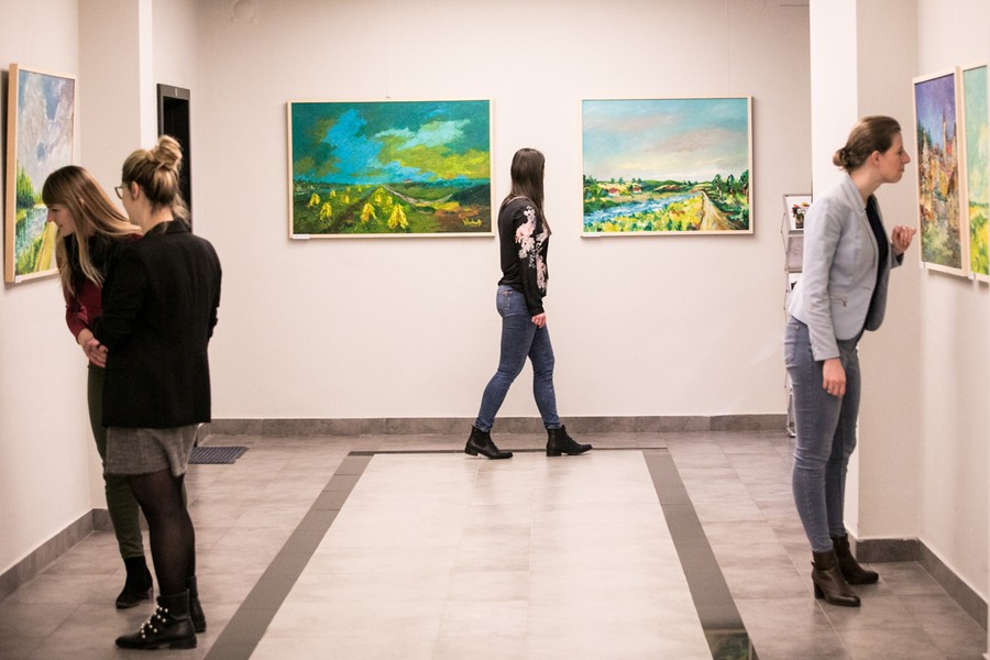 W sobotę (23 lutego) w Dworku na toruńskiej Barbarce odbędzie się koncert poświęcony pamięci Romana Kołakowskiego, zmarłego w styczniu twórcy Festiwalu Stachura. Wydarzeniu towarzyszy wystawa obrazów Jerzego Stachury, bratanka Edwarda Stachury, którą można obejrzeć w Urzędzie Marszałkowskim, fot. Andrzej Goiński