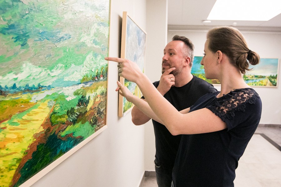 W sobotę (23 lutego) w Dworku na toruńskiej Barbarce odbędzie się koncert poświęcony pamięci Romana Kołakowskiego, zmarłego w styczniu twórcy Festiwalu Stachura. Wydarzeniu towarzyszy wystawa obrazów Jerzego Stachury, bratanka Edwarda Stachury, którą można obejrzeć w Urzędzie Marszałkowskim, fot. Andrzej Goiński